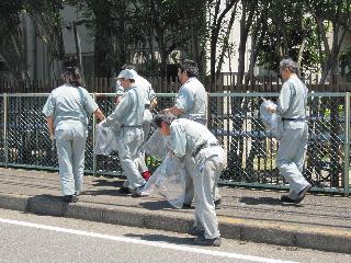 みんなで協力して清掃を実施